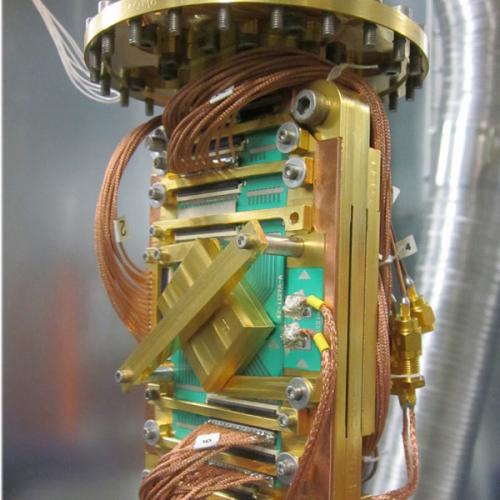 Heat from the Environment can Help Quantum Annealers Solve Certain Problems